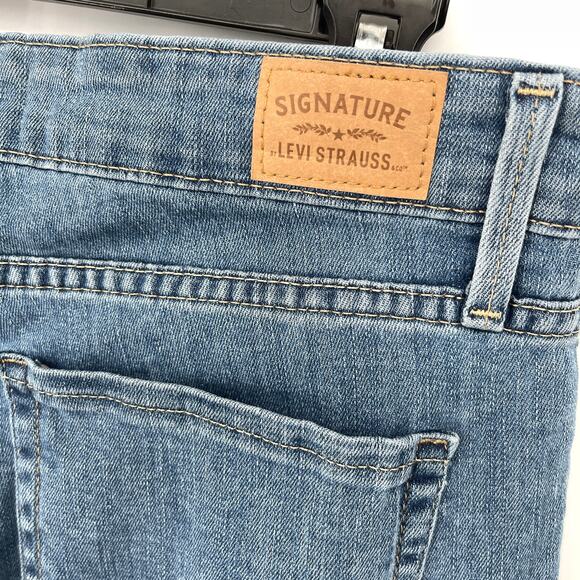 Levi's Women's Signature Mid Rise Skinny Jeans Size 14M Blue Medium Wash - Picture 7 of 10